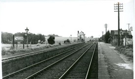 Photo:View from the down platform looking towards Maidstone East. Signal box in the distance.
